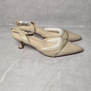 Journee Collection Women's Beige and Gold Pointed-Toe Flats